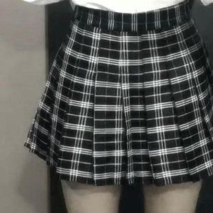 Black white pleated plaid skirt